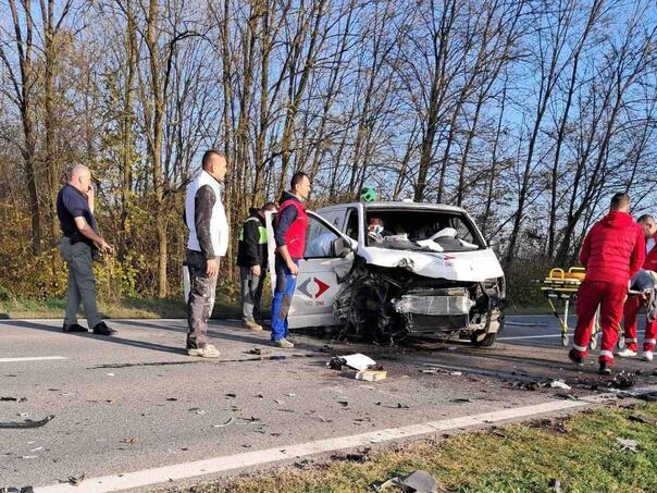 Saobraćajna nesreća kod Lukavca: Tri osobe povrijeđene