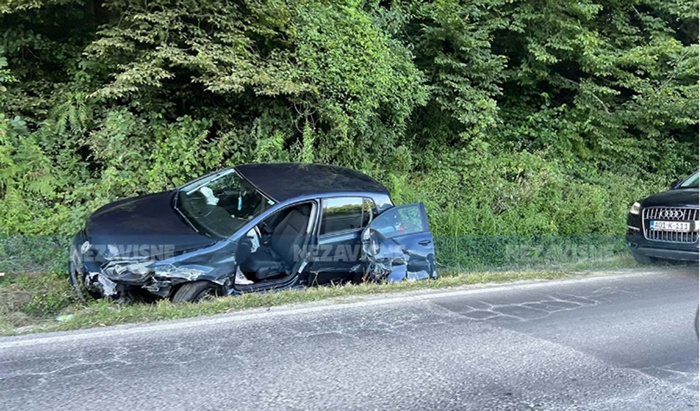 Saobraćajna nesreća kod Novog Grada, automobil sletio sa puta 