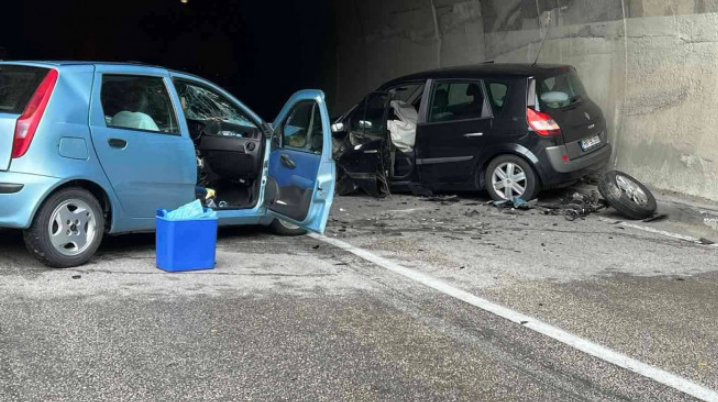 Saobraćajna nesreća kod Ustiprače: Automobili uništeni, ima povrijeđenih