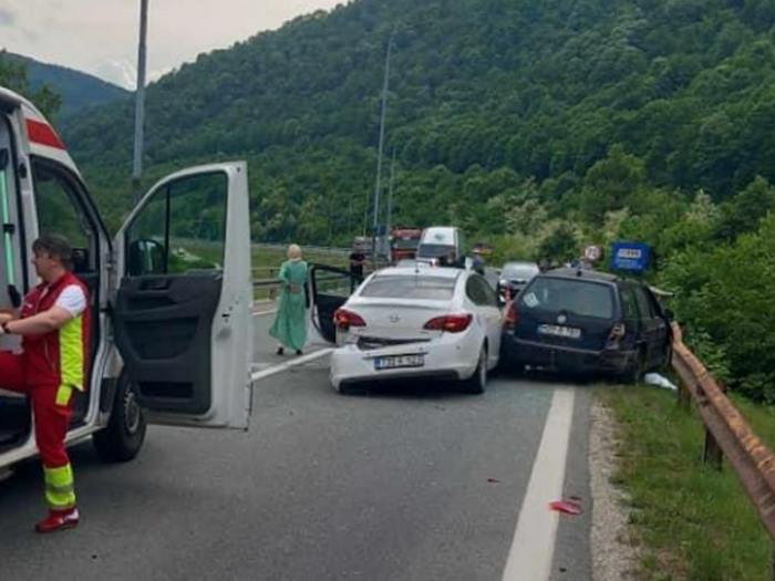 Saobraćajna nesreća kod Zenice, jedno lice povrijeđeno