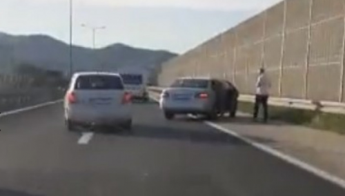 Saobraćajna nesreća na autoputu, učestvovalo više vozila