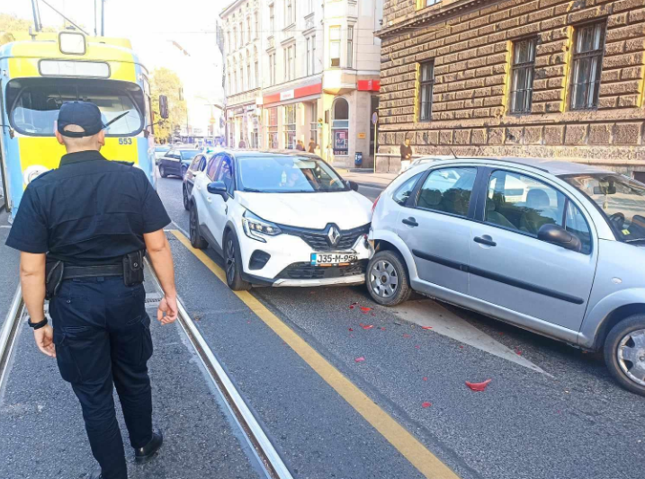Saobraćajna nesreća u centru Sarajeva, intervenisala i Hitna pomoć