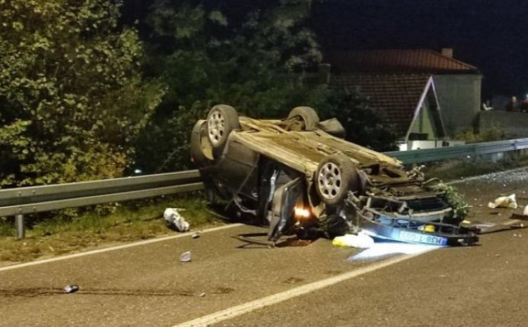 Saobraćajna nesreća u Mostaru: Jedno vozilo završilo na krovu