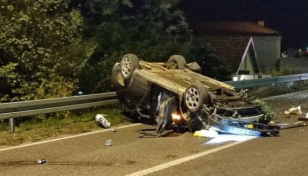 Saobraćajna nesreća u Mostaru: Jedno vozilo završilo na krovu