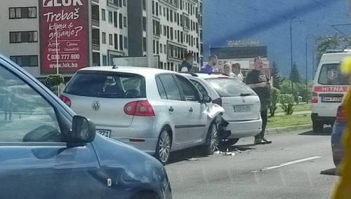 Saobraćajna nesreća u Sarajevu: Povrijeđene dvije osobe