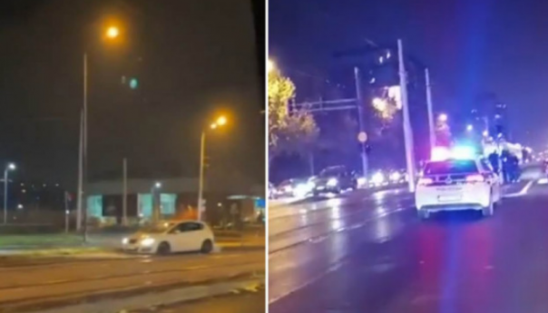 Saobraćajna nesreća u Sarajevu: U sudaru učestvovala tri vozila, jedno završilo na šinama