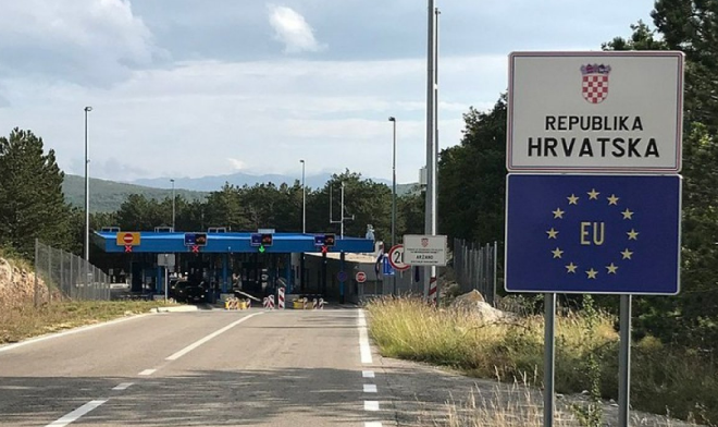 Saobraćajna nesreća: Udario u kontrolne kućice, povrijeđena tri policajca