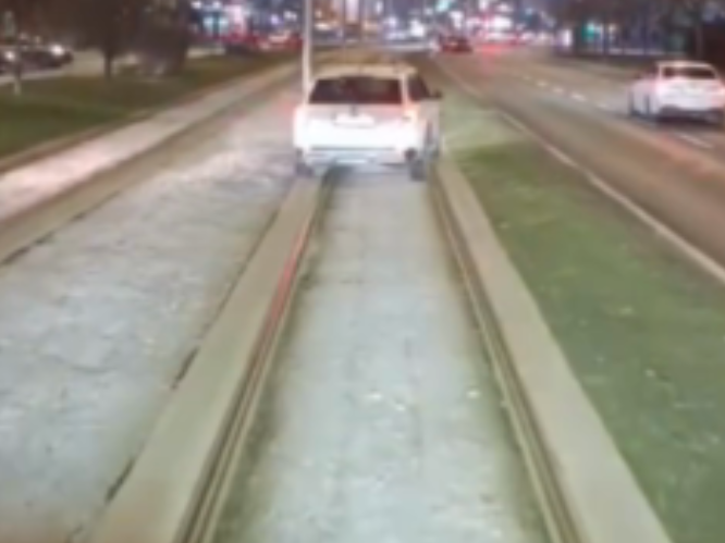 Saobraćajni haos: Vozači nakon nesreće na Socijalnom, voze tramvajskim šinama