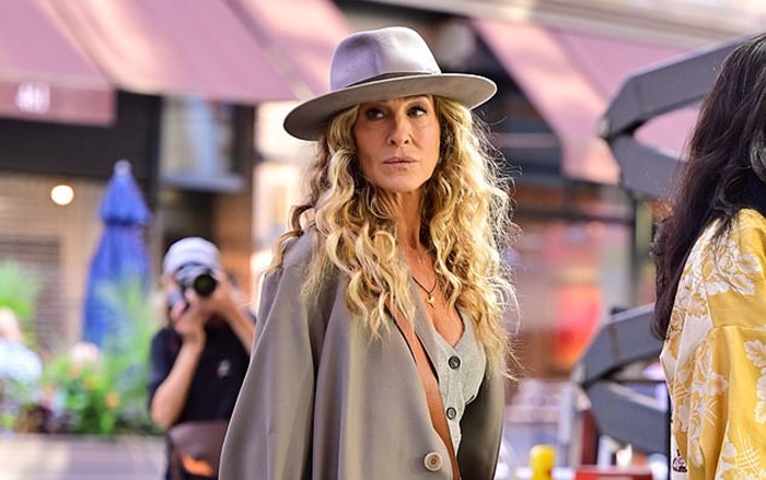 Sarah Jessica Parker na setu čita knjigu bh. autorice