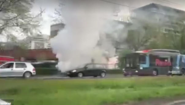 Sarajevo: Automobil se zapalio tokom vožnje