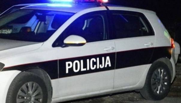 Sarajevo: Automobil udario u zaštitnu ogradu tramvajske stanice