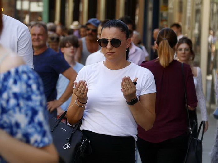 Sarajevo: Građani uz zvuk sirene odali počast ubijenima u genocidu u Srebrenici