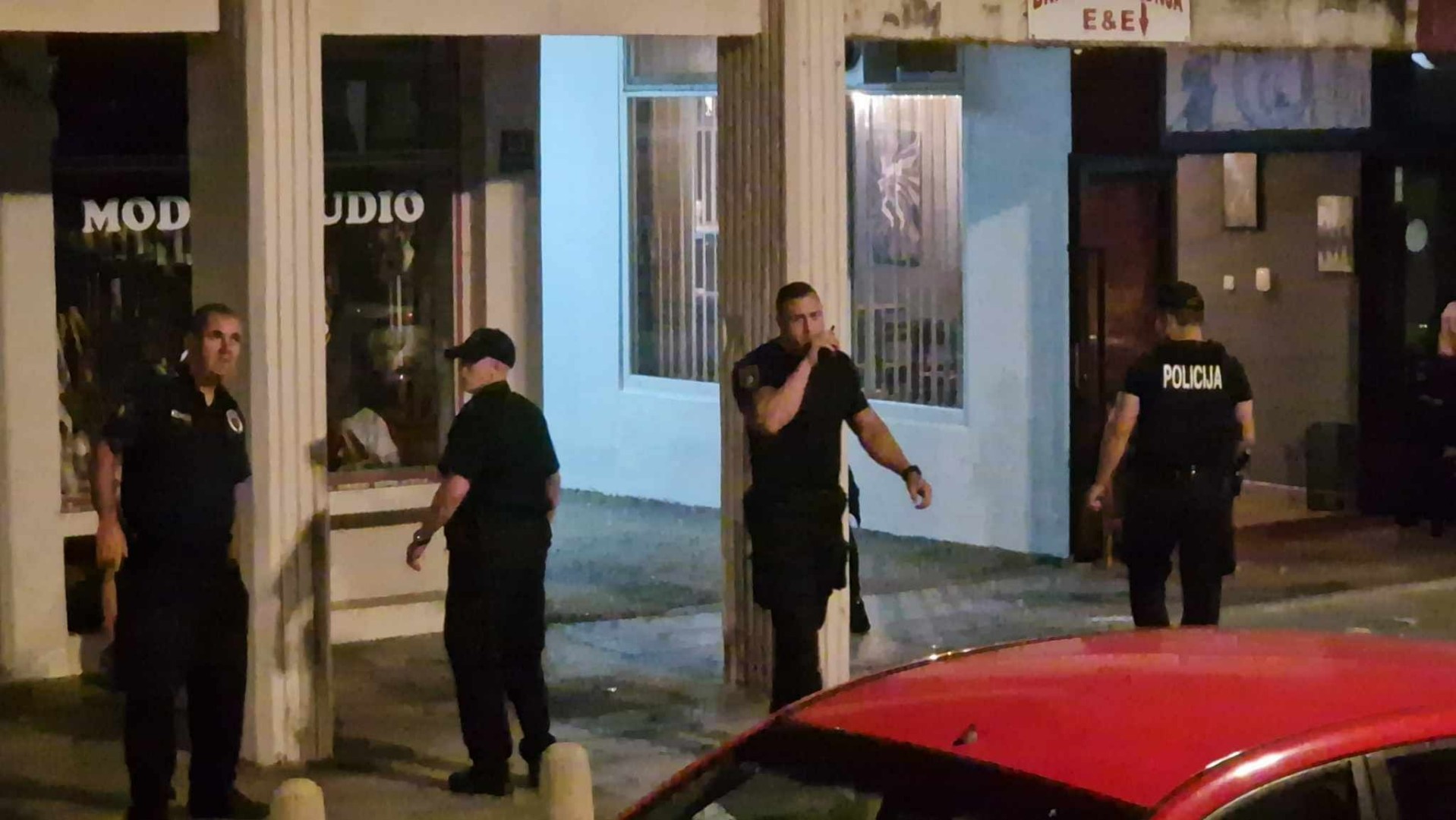 Sarajevo: Izbodene dvije osobe, masovna tučnjava u bašti kafića