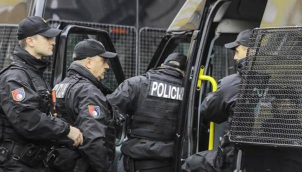 Sarajevo: Izvršen pretres 43 objekta, pregled 920 osoba i 123 vozila