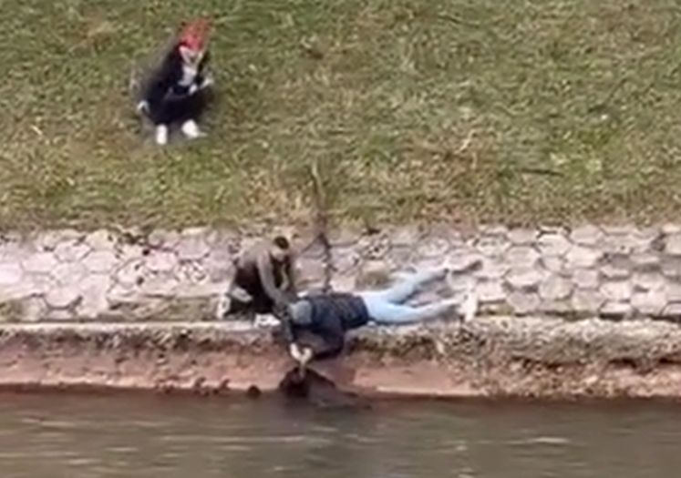 Sarajevo: Mladići spasili psa koji je upao u Miljacku