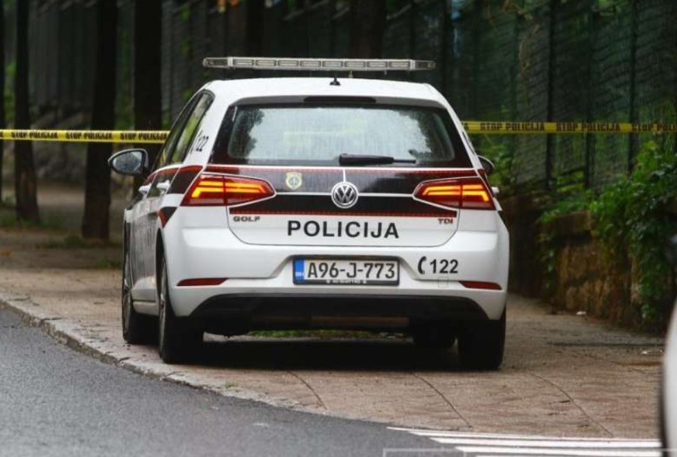 Sarajevo: Muškarac bacio bombu u kladionicu, nije se aktivirala