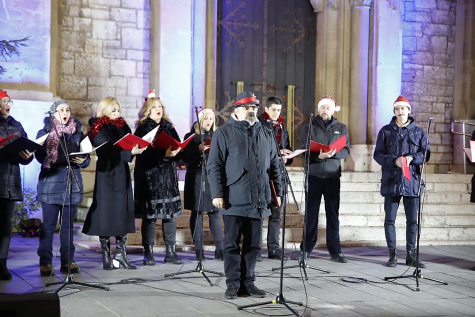 Sarajevo: Muzičko veče ispred katedrale uz posebne emocije