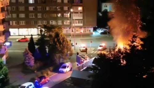 Sarajevo: Planuo automobil, vatra se proširila i na ugostiteljski objekat