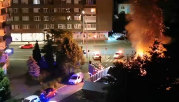 Sarajevo: Planuo automobil, vatra se proširila i na ugostiteljski objekat