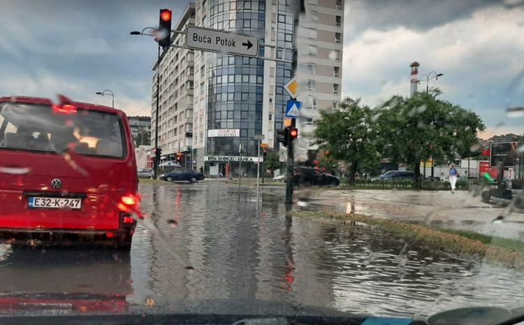 Sarajevo pogodilo snažno nevrijeme: Poplavljene ulice