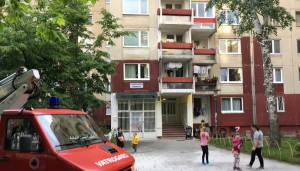 Sarajevo: Policajac kroz balkon ušao u drugi stan i spasio djevojčicu