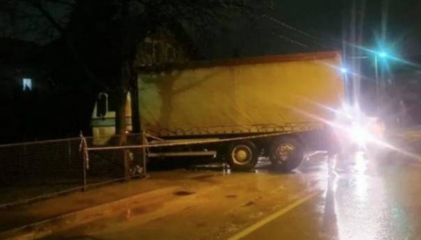 Sarajevo: Preminuo dječak kojeg je sinoć udario kamion