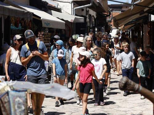 Sarajevo puno turista uprkos vrućinama