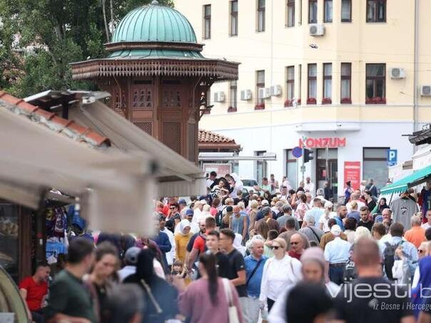 Sarajevo puno turista: Popunjeno 80 posto soba