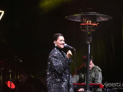 Sarajevo slavilo uz Ninu Badrić: Magična noć ispred Vijećnice