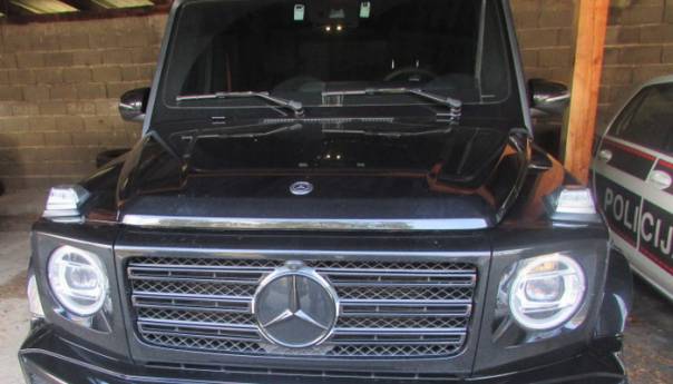 Sarajevo: Snimao se za Tik-Tok, pa mu policija oduzela Mercedes