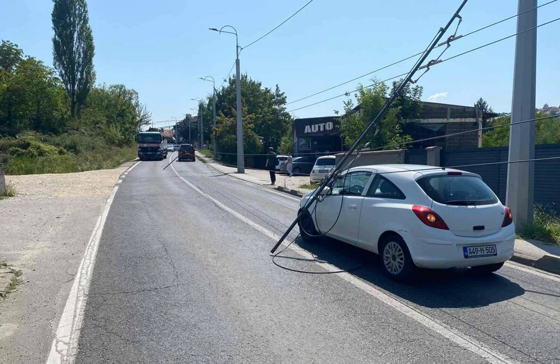 Sarajevo: Srušila se trolejbuska mreža, oštećeni automobili