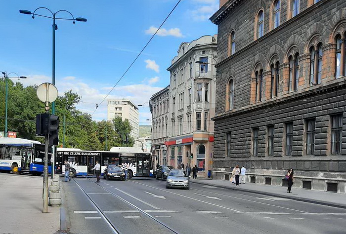 Sarajevo: Sudar automobila i autobusa kod Predsjedništva