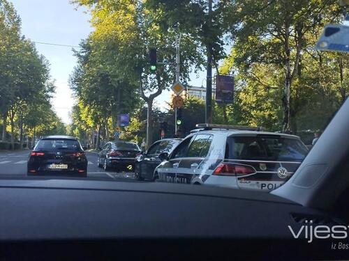 Sarajevo: Sudar dva automobila u Alipašinoj ulici, otežano odvijanje saobraćaja
