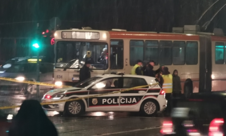Sarajevo: Teži udes na Skenderiji, dvije osobe prevezene na KUM, trolejbusi ne rade