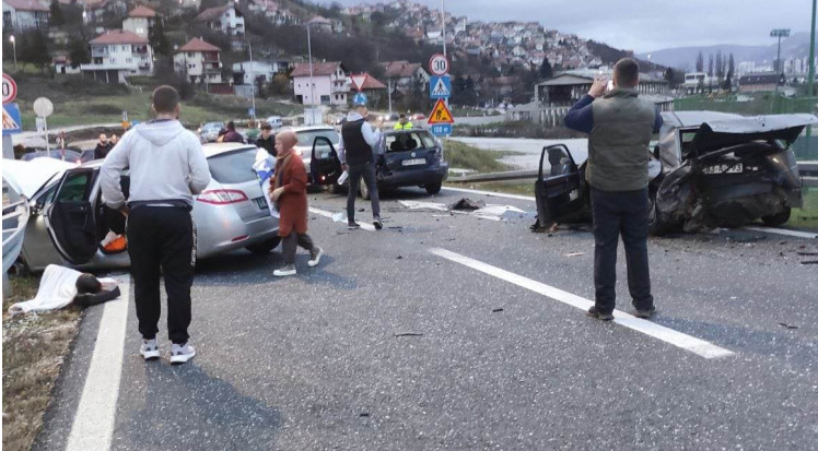 Sarajevo: U sudaru učestvovalo čak pet automobila, ima povrijeđeni