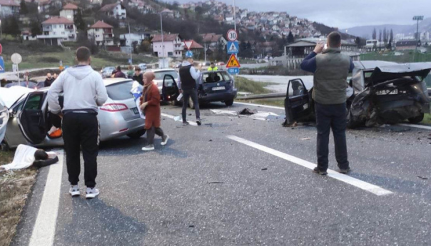 Sarajevo: U sudaru učestvovalo čak pet automobila, ima povrijeđeni