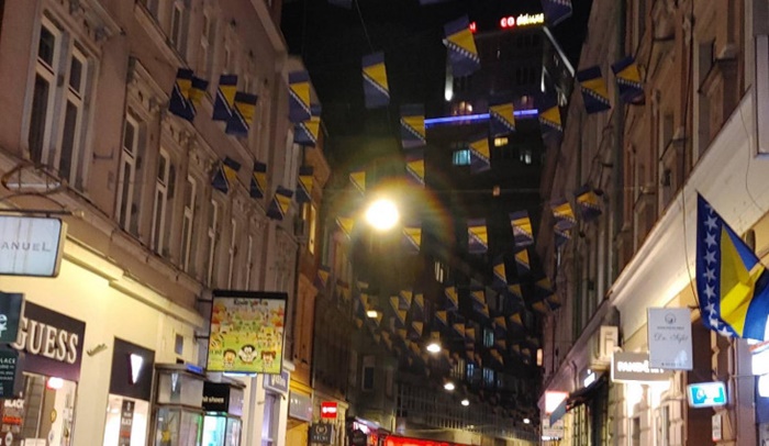 Sarajevom se vijore zastave BiH povodom Dana državnosti