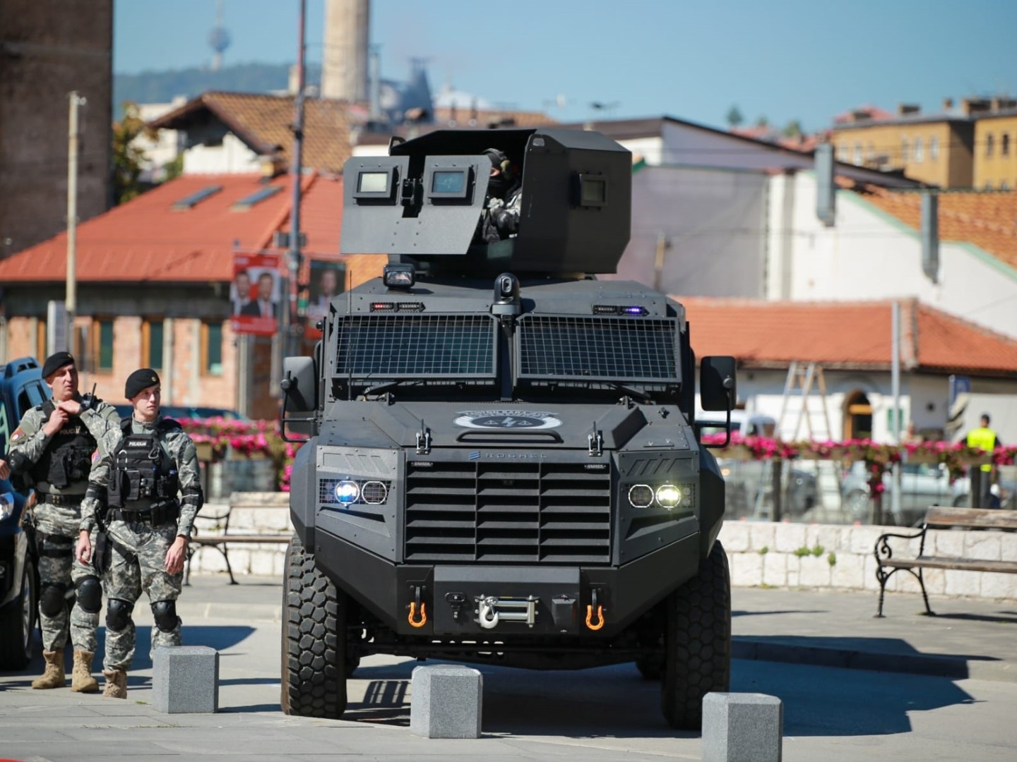 Sarajevska policija dobija helikopter i šest specijalnih oklopnih vozila