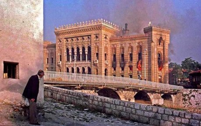 Sarajevska Vijećnica: Izgorjela do temelja, digla se iz pepela
