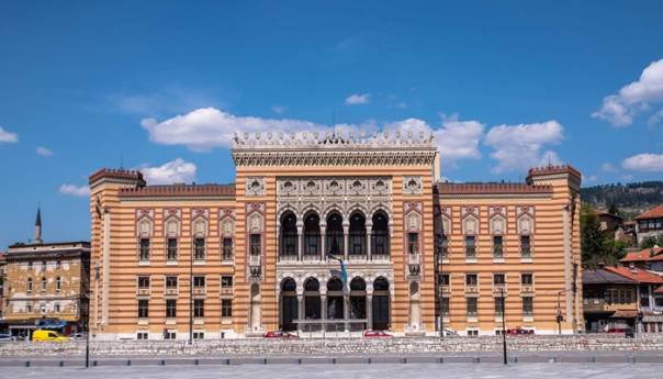 Sarajevska Vijećnica u bojama austrijske zastave