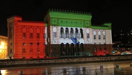 Sarajevska Vijećnica u bojama zastave Ujedinjenih Arapskih Emirata