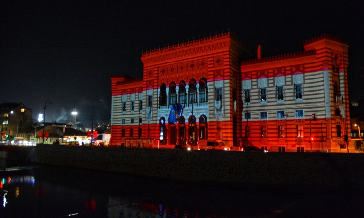 Sarajevska Vijećnica večeras u bojama zastave Austrije