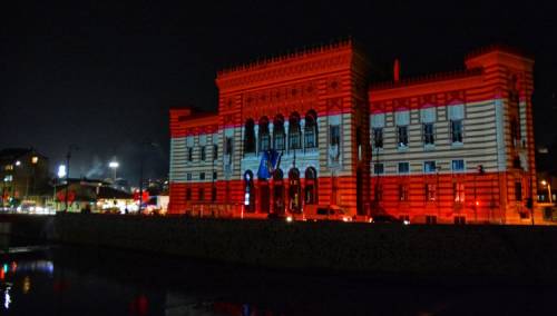 Sarajevska Vijećnica večeras u bojama zastave Austrije