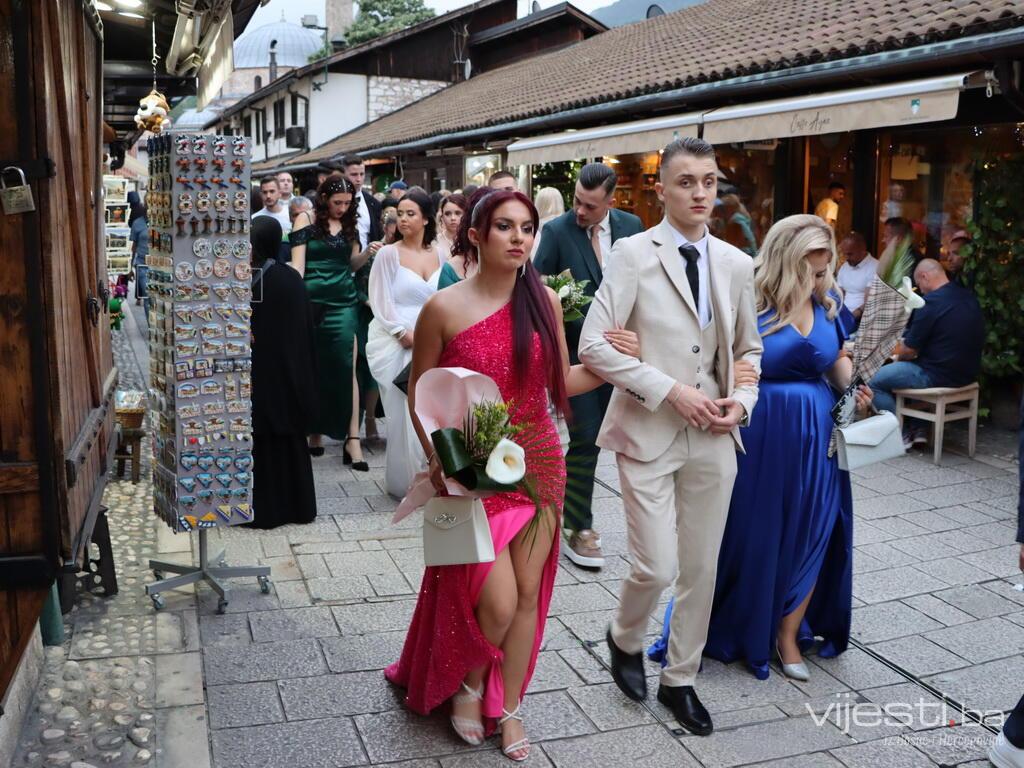 Sarajevski maturanti uljepšali srce grada, pogledajte fotografije