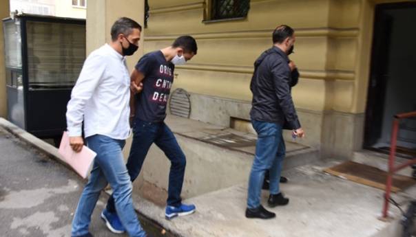 Sarajlija koji je nožem teško ranio migranta predat Tužilaštvu KS