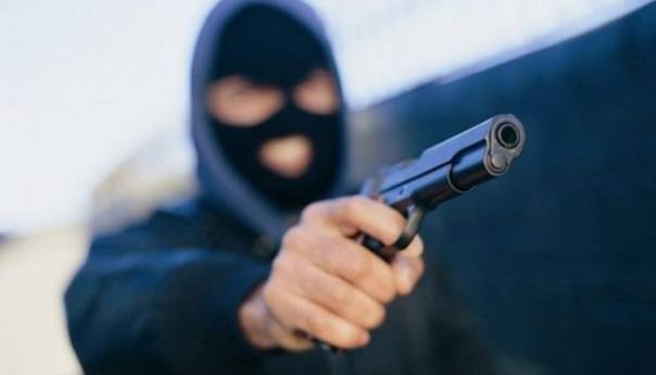 Sarajliju presreli kod Konjica i ukrali mu novac i auto