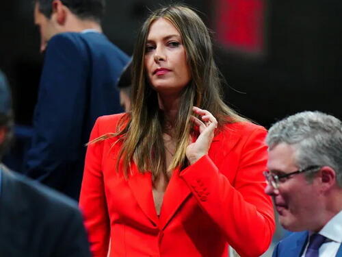 Šarapova plijenila poglede u efektnom odijelu