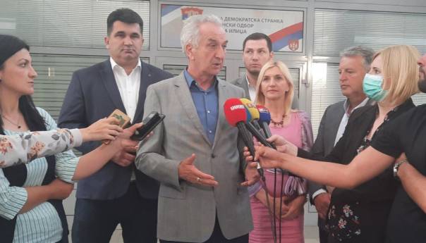Šarović: Domaće vlasti vaskrsle visokog predstavnika