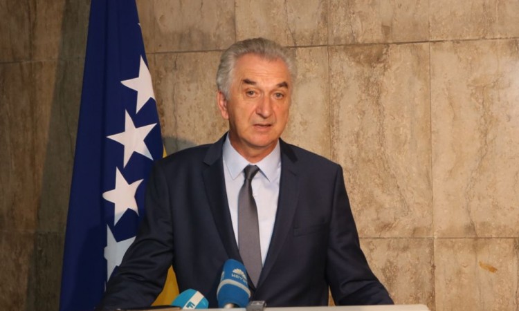 Šarović: Nakon susreta sa Escobarom, Dodik se pretvorio u patuljka