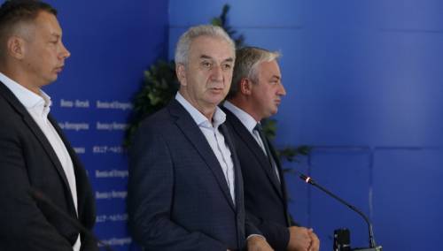 Šarović: Pozivamo na dijalog, Dodikov prijedlog za plate nije pametan